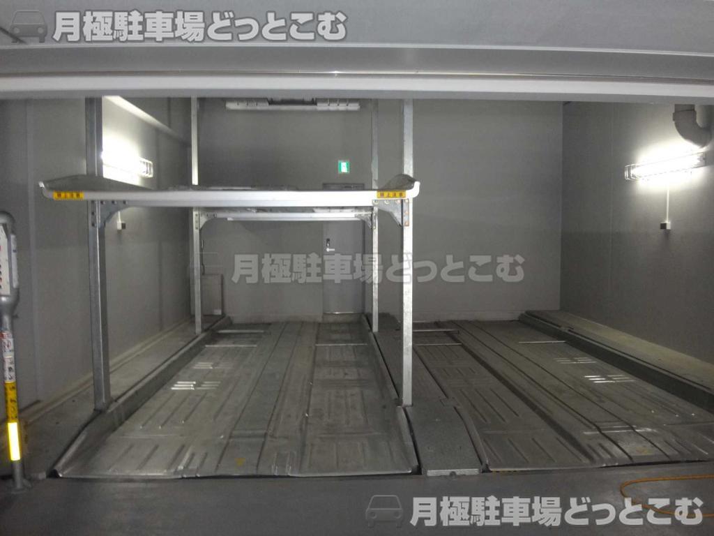 千代田区内神田1-14-16の月極駐車場1