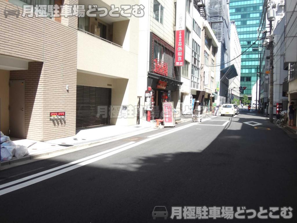 千代田区内神田1-14-16の月極駐車場4