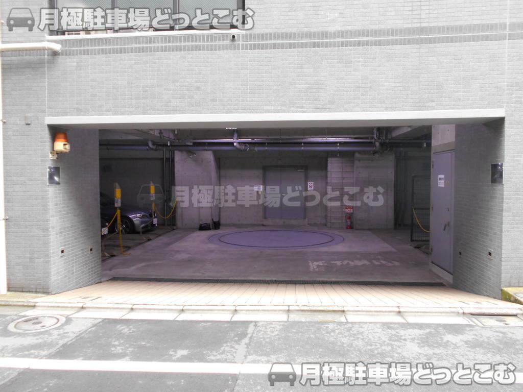 千代田区九段南3丁目の月極駐車場1