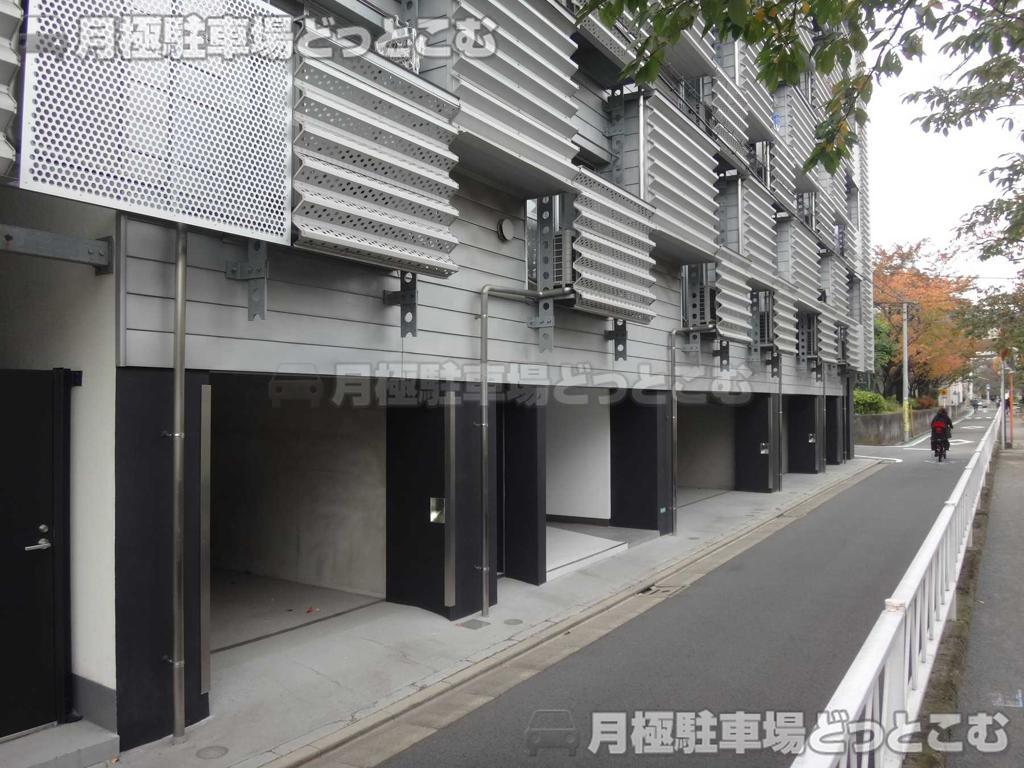 目黒区緑が丘1-4-1の月極駐車場2