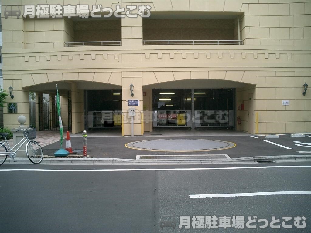 墨田区緑4-24-13の月極駐車場1