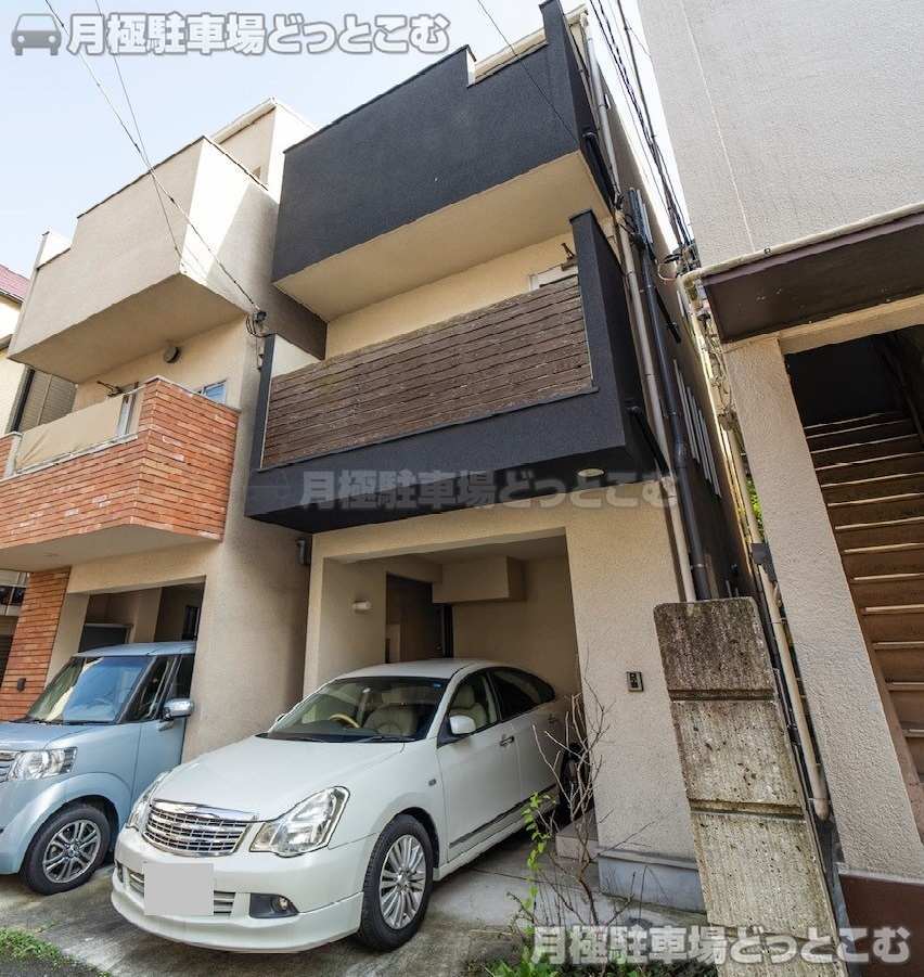 渋谷区恵比寿4丁目33－54の月極駐車場2