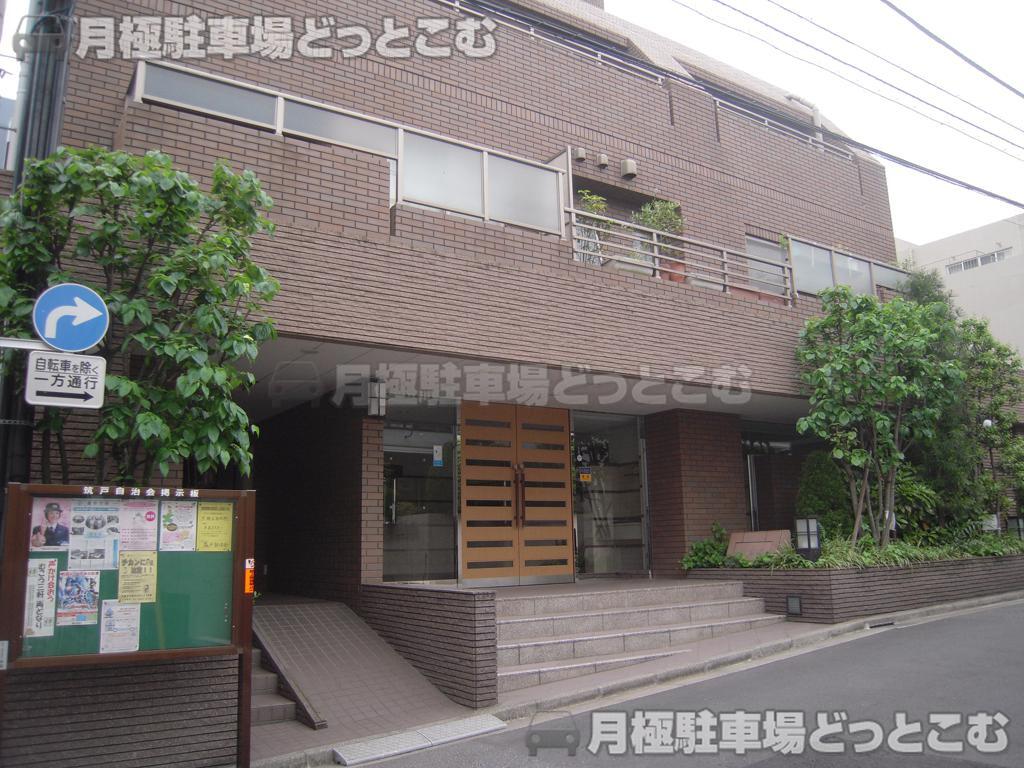 新宿区筑土八幡町5-5の月極駐車場3