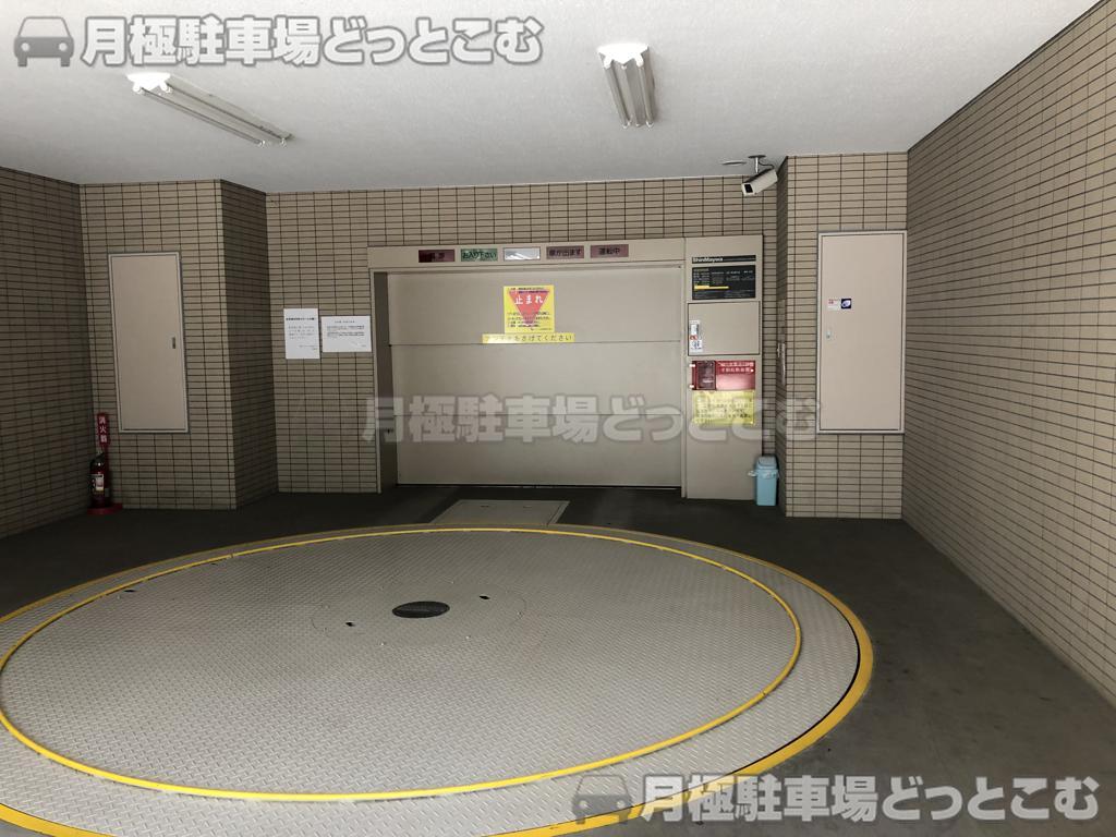 新宿区余丁町8-2の月極駐車場1