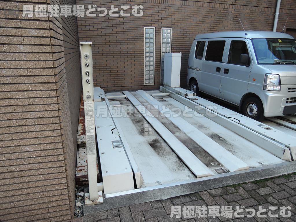 新宿区筑土八幡町5-5の月極駐車場2