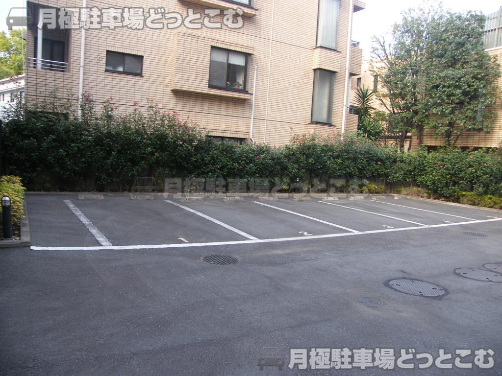 新宿区下落合3-22-21の月極駐車場2