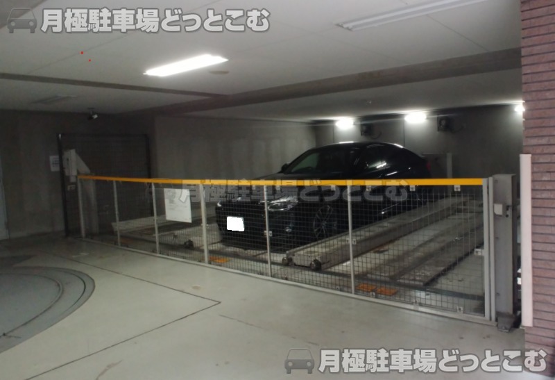 千代田区神田小川町3丁目の月極駐車場1