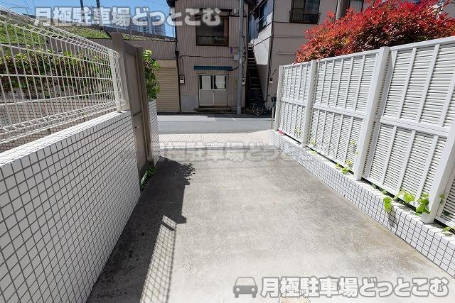 足立区柳原1丁目35-2の月極駐車場2