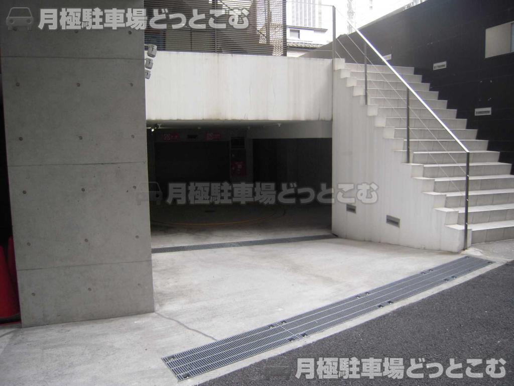 渋谷区渋谷3-13-5の月極駐車場1