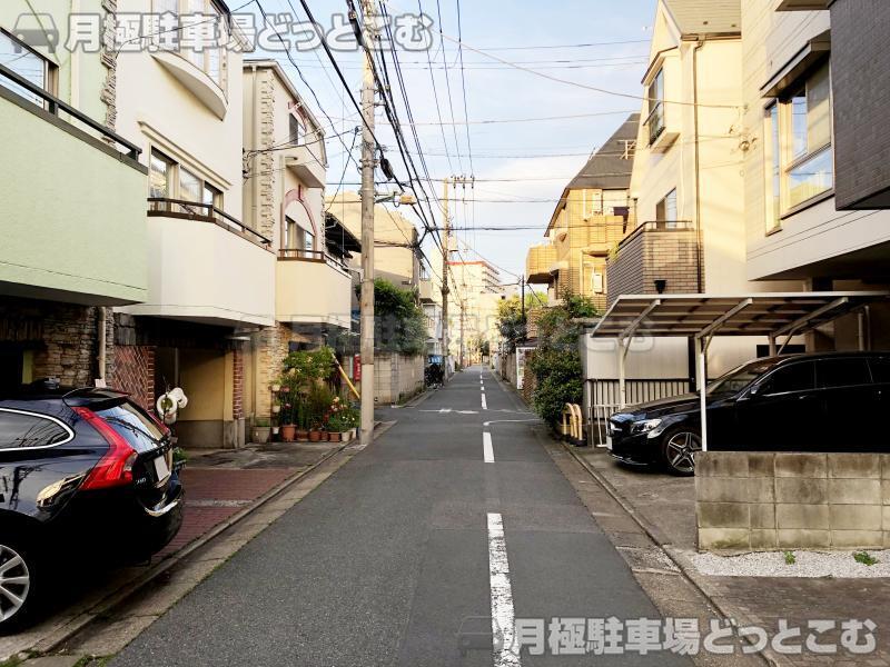 目黒区目黒本町4-8-28の月極駐車場3