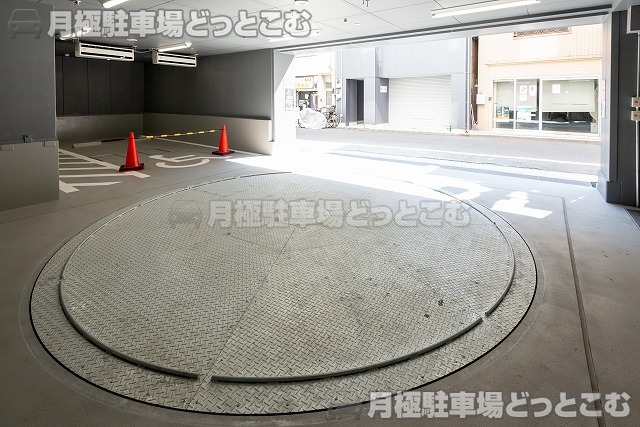 台東区浅草2丁目18-8の月極駐車場4