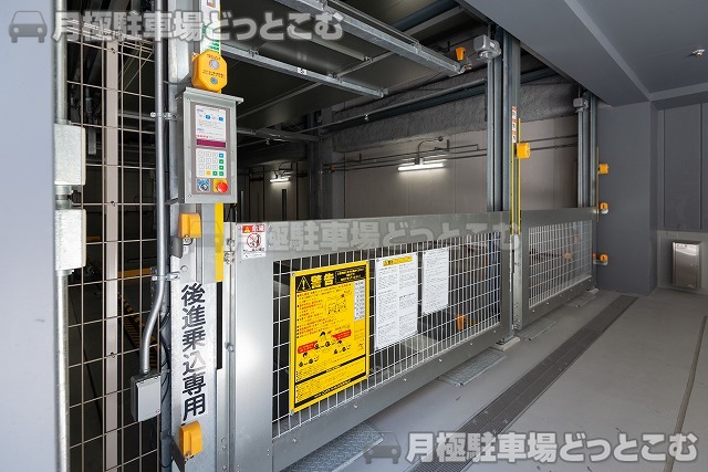 台東区浅草2丁目18-8の月極駐車場6