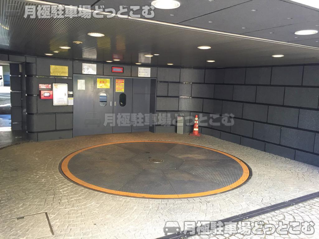 港区南青山2-31-8の月極駐車場2