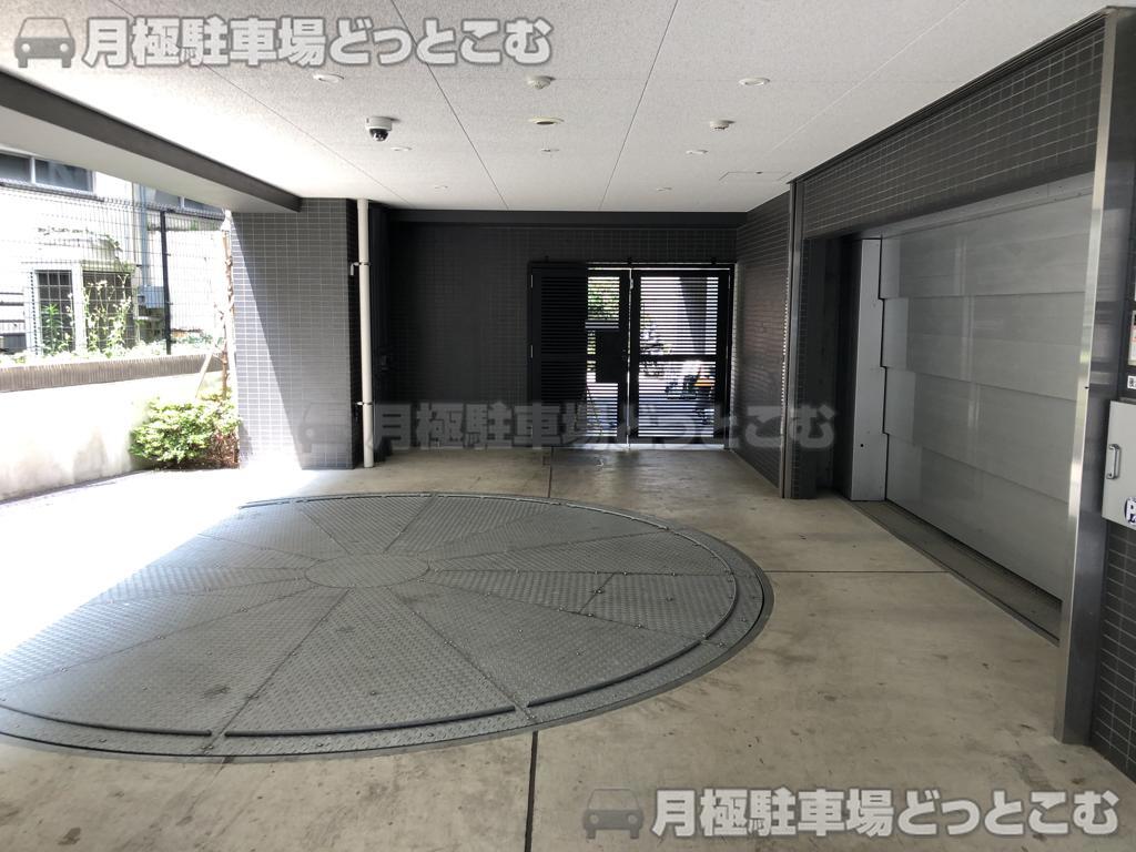 新宿区新宿5-18-10の月極駐車場2