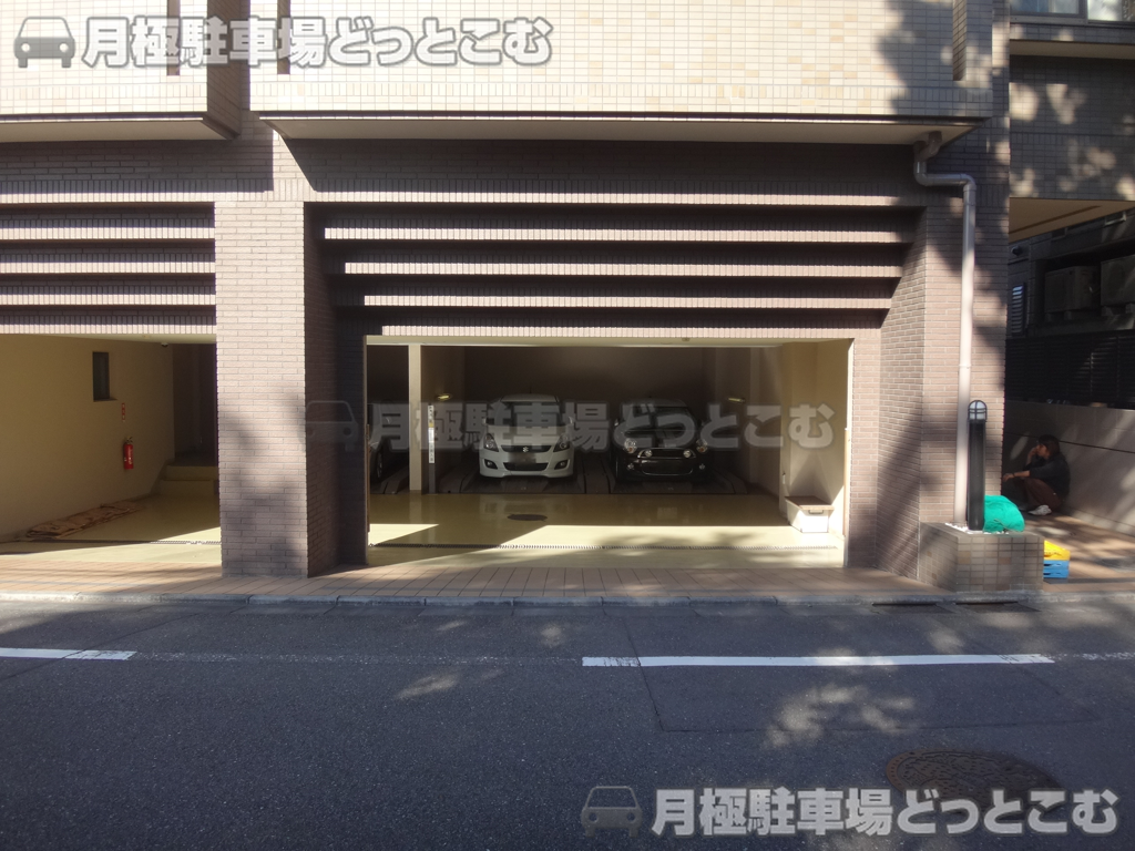 世田谷区等々力7-24-4の月極駐車場1