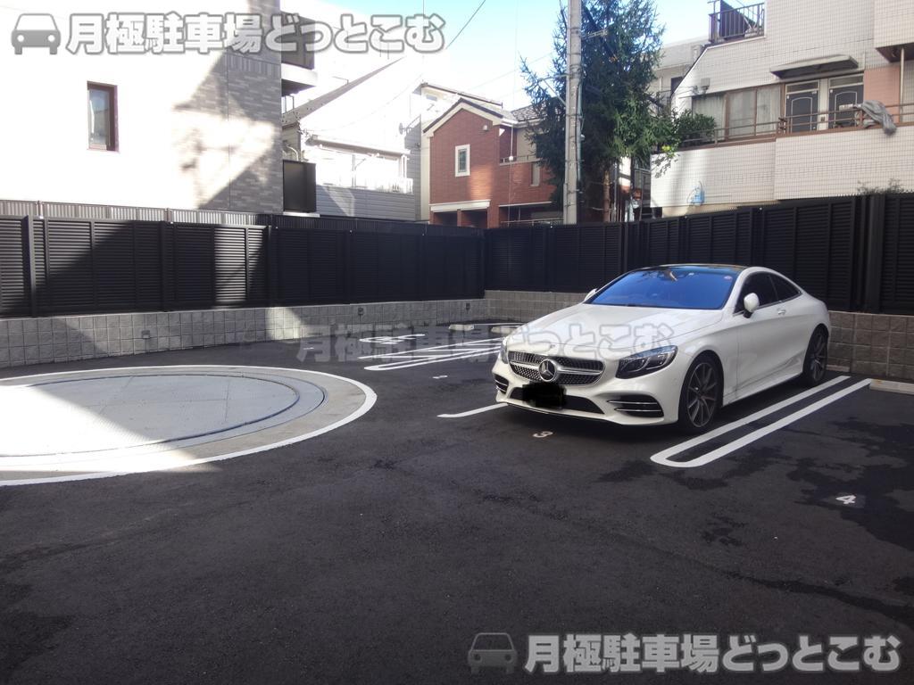 新宿区四谷三栄町11-13の月極駐車場3