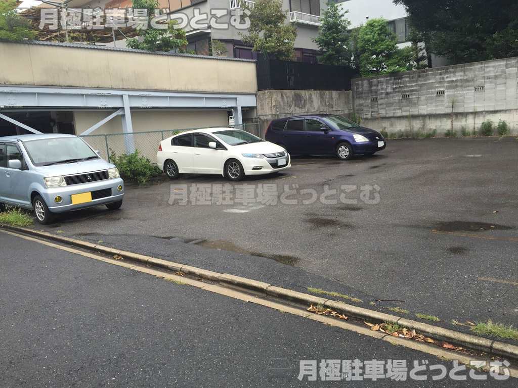 名古屋市東区橦木町3-9の月極駐車場3
