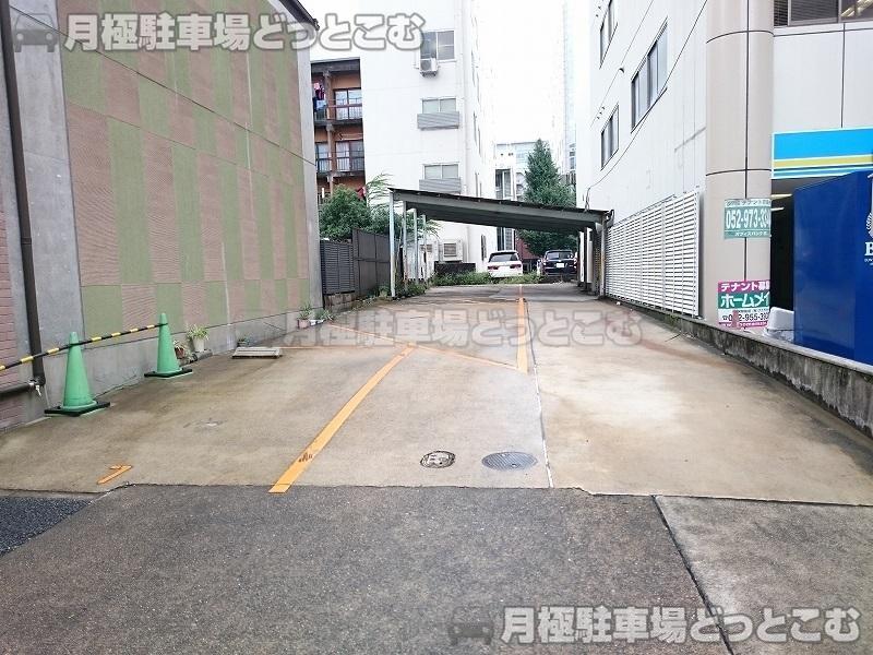 名古屋市中区丸の内2-1105の月極駐車場1