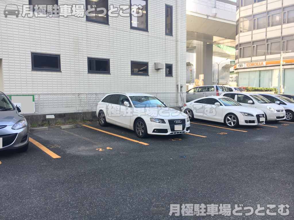 名古屋市東区泉1-407の月極駐車場1