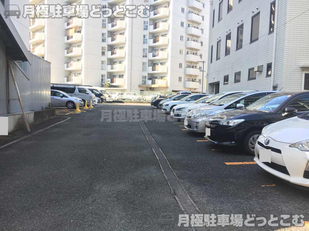 名古屋市東区泉1-407の月極駐車場2