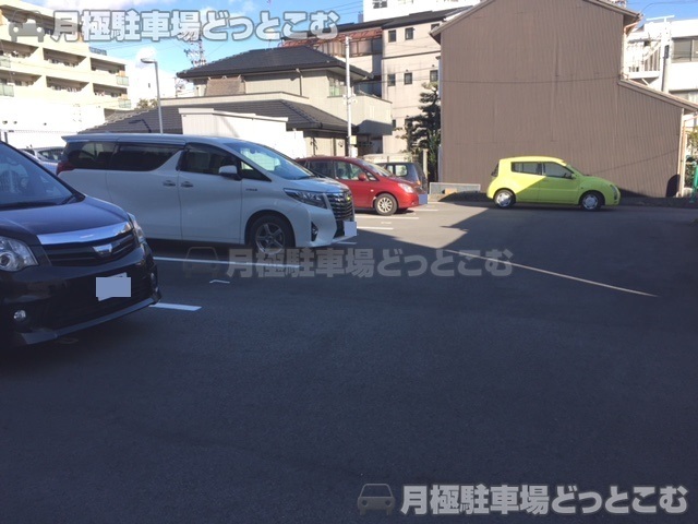名古屋市東区芳野1丁目401の月極駐車場3