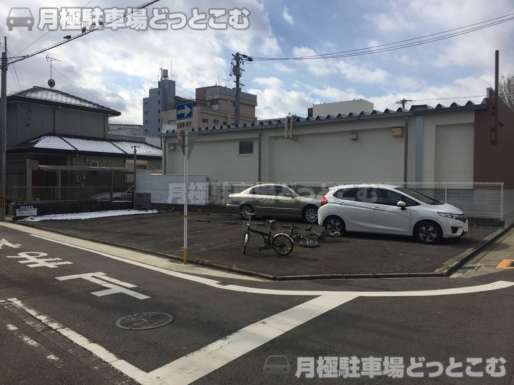名古屋市東区芳野1丁目401の月極駐車場1