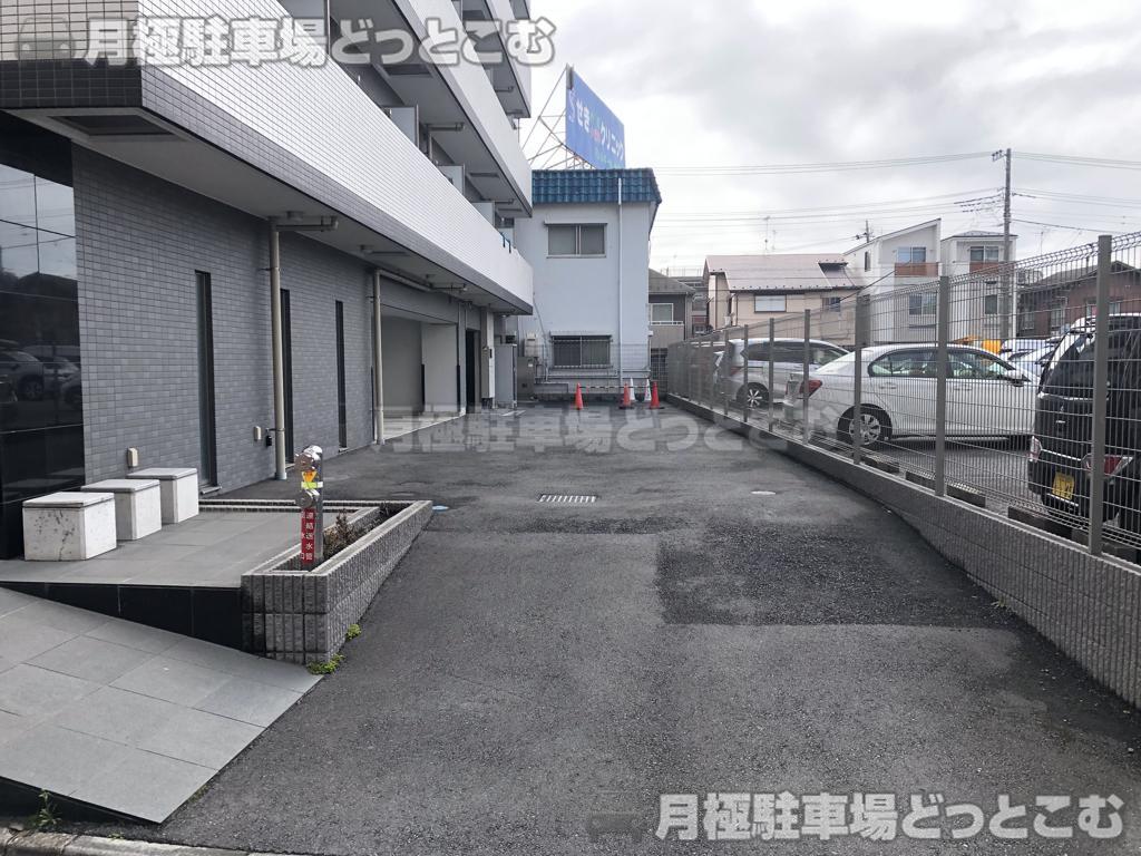 足立区西新井栄町3丁目17-11の月極駐車場3