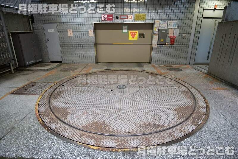 港区芝大門2-2-1の月極駐車場2