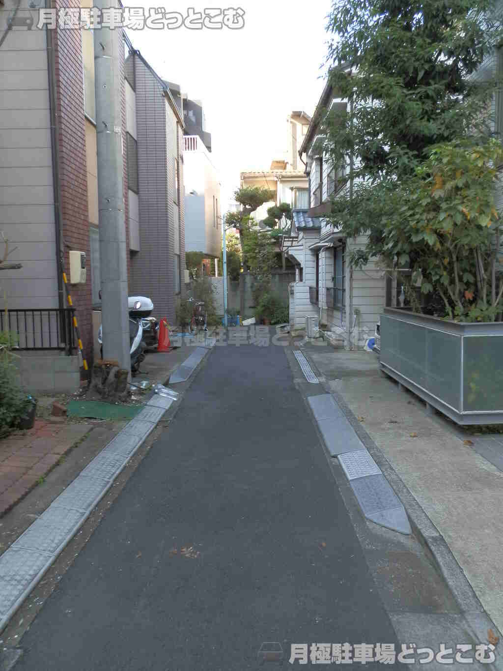 目黒区下目黒2丁目300-13の月極駐車場3