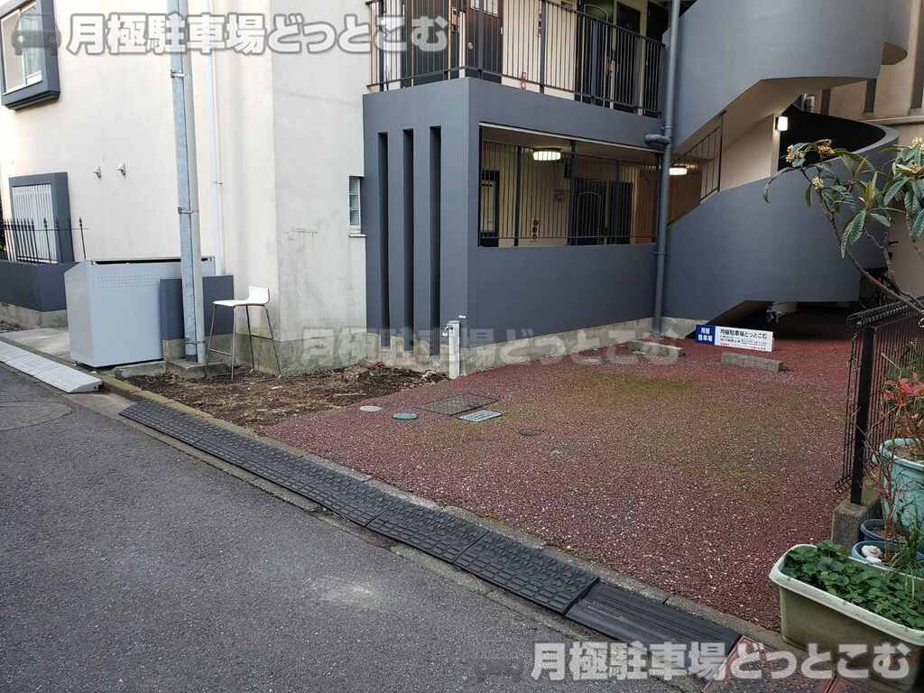 大田区多摩川2丁目698-11の月極駐車場2