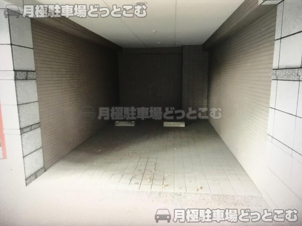 世田谷区野沢3丁目31-4の月極駐車場1