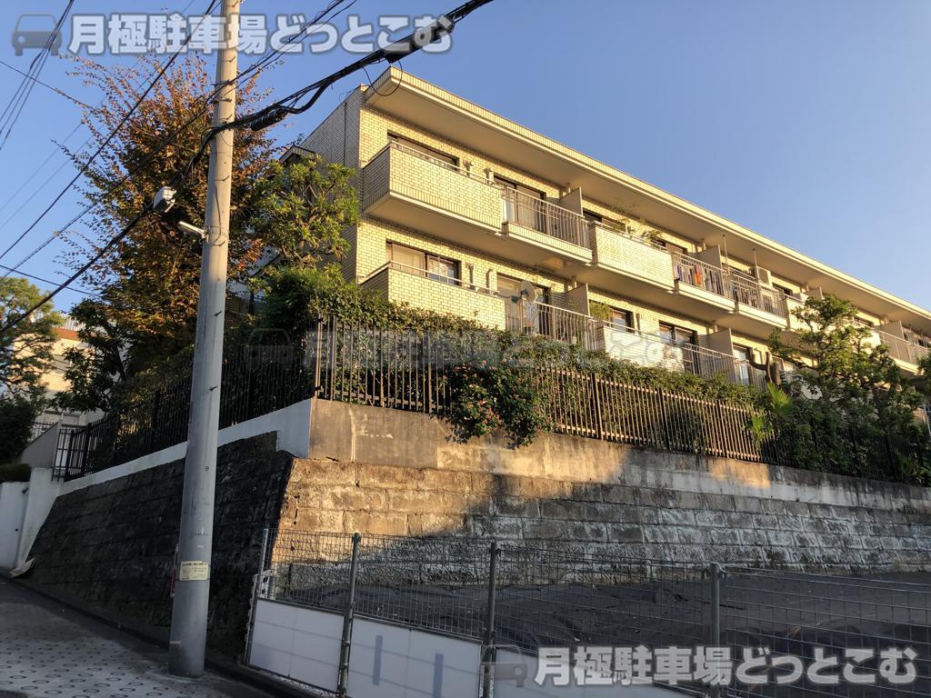 渋谷区富ヶ谷2-34-21の月極駐車場1