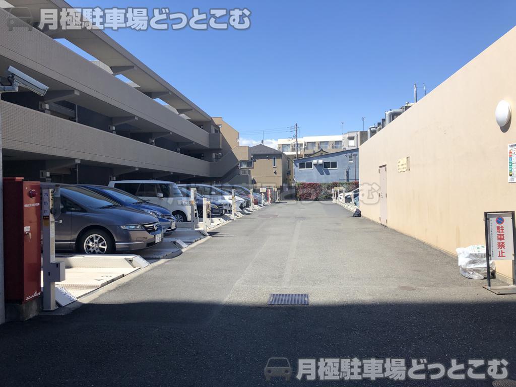 杉並区高井戸西2-18-1の月極駐車場2