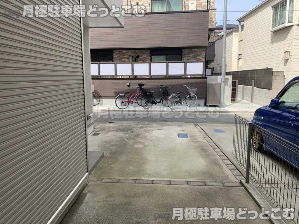 足立区中川2丁目206-25、29の月極駐車場3