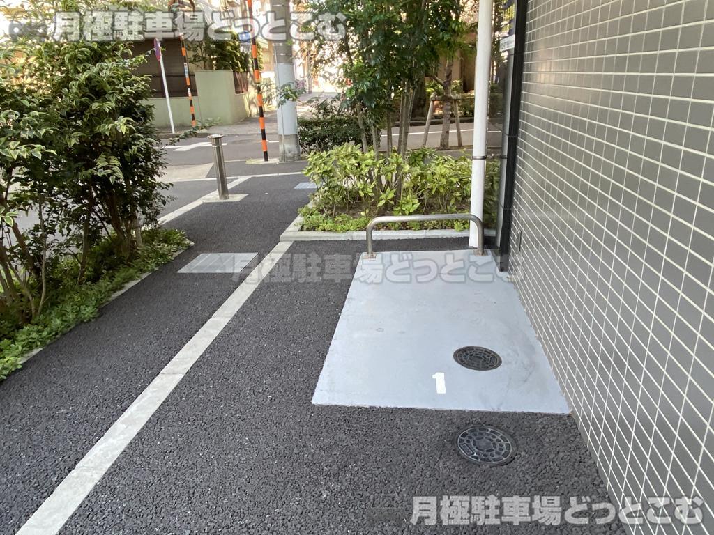 足立区柳原1-25-3の月極駐車場2