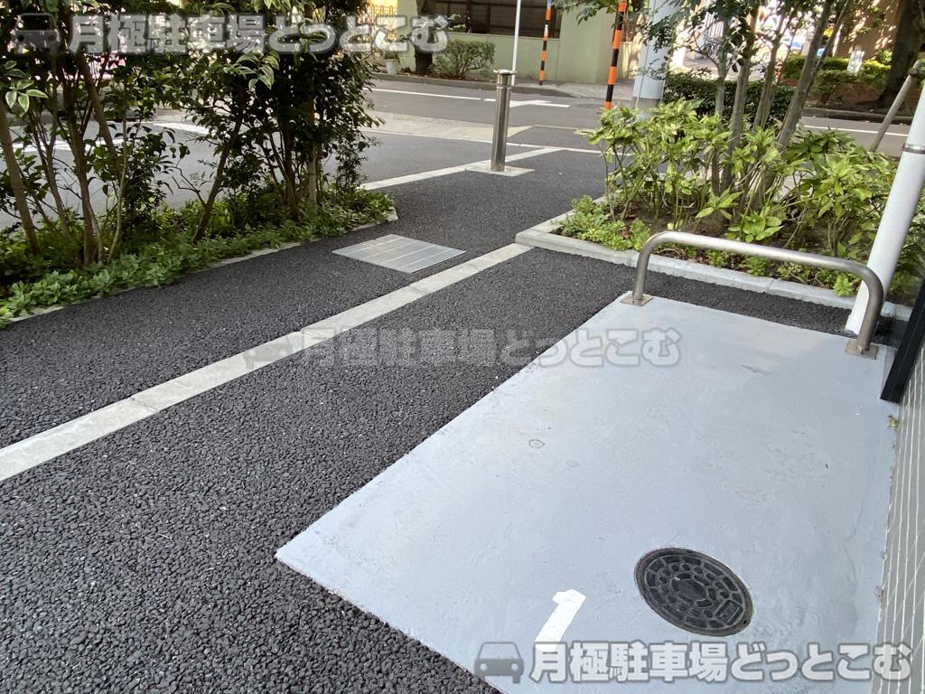 足立区柳原1-25-3の月極駐車場3