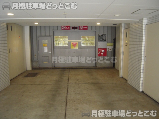 中央区築地7-7-2の月極駐車場2