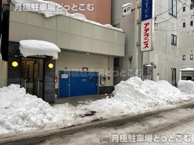 青森市新町2丁目1-11の月極駐車場3