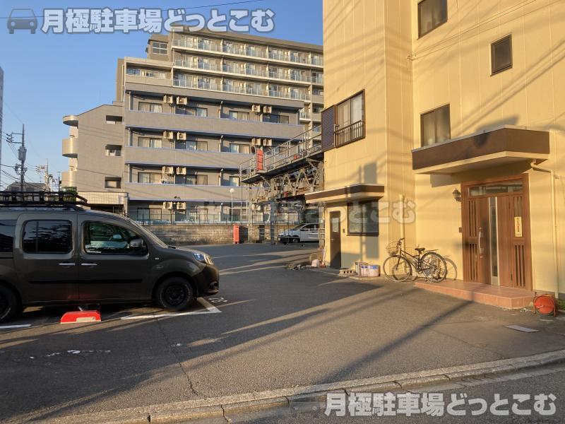 町田市原町田5-3-27の月極駐車場1