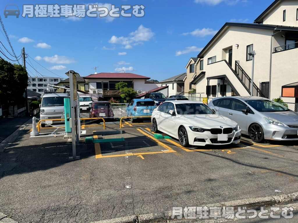 横浜市神奈川区六角橋3-17-12の月極駐車場3