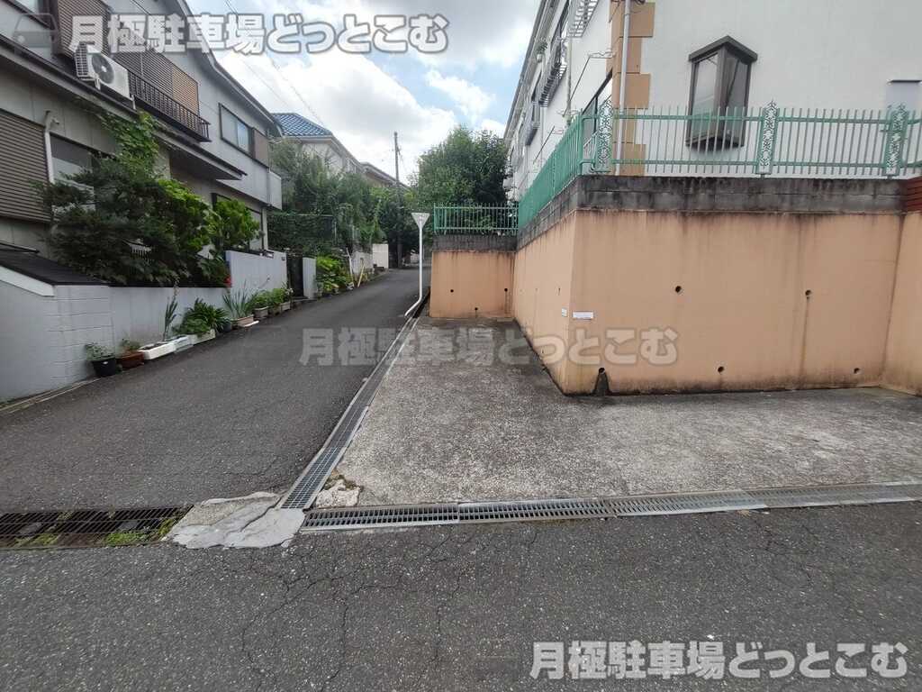 日野市程久保3-3-19の月極駐車場3