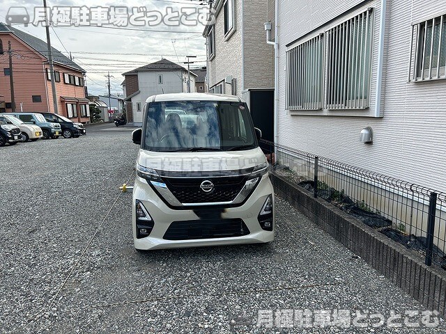厚木市岡田4丁目14-15の月極駐車場2