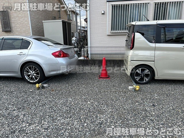 厚木市岡田4丁目14-15の月極駐車場3