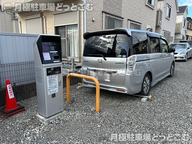 厚木市岡田4丁目14-15の月極駐車場4
