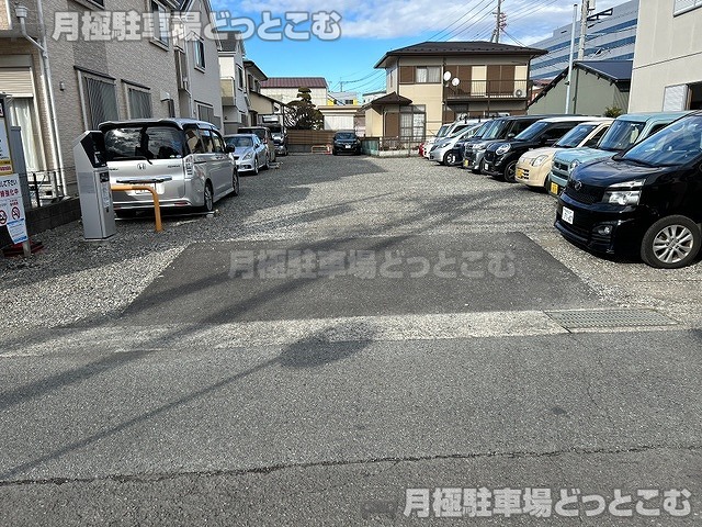 厚木市岡田4丁目14-15の月極駐車場5