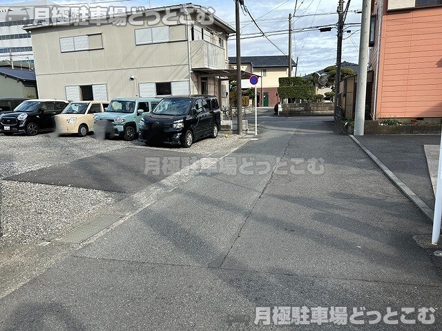厚木市岡田4丁目14-15の月極駐車場7