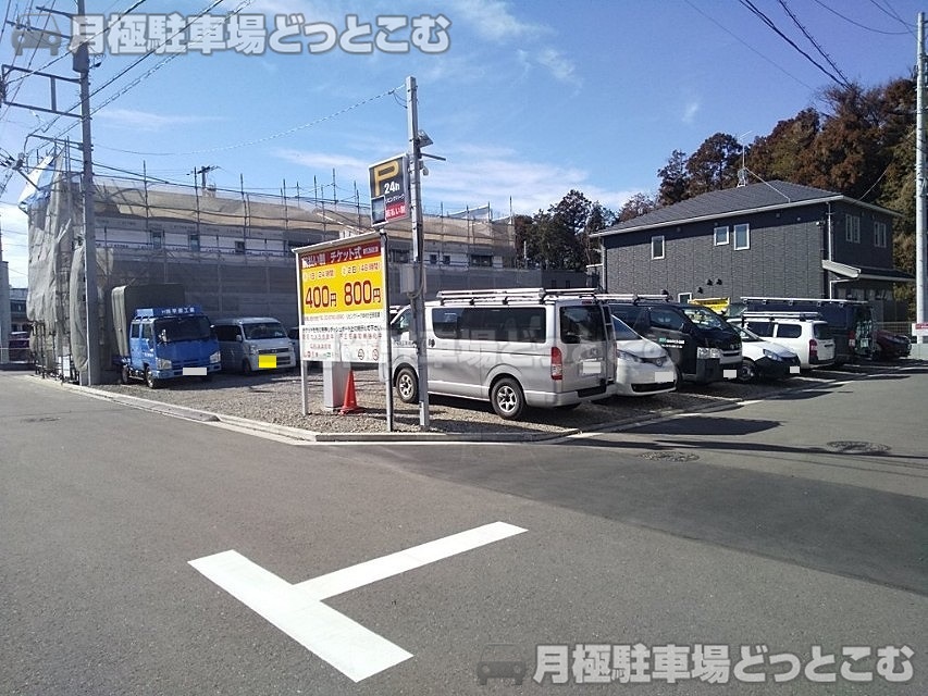 横浜市泉区下飯田町1652-1の月極駐車場1
