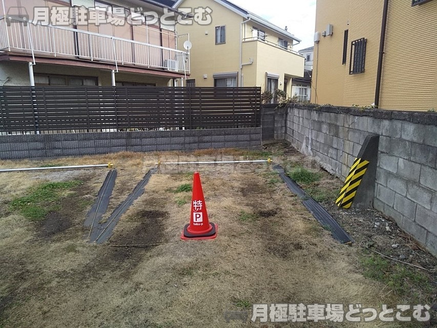 横浜市戸塚区上倉田町1901の月極駐車場2