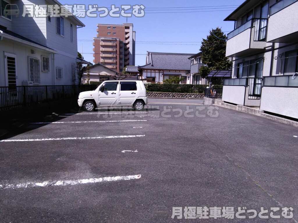 春日井市東野町西1丁目12-14の月極駐車場3