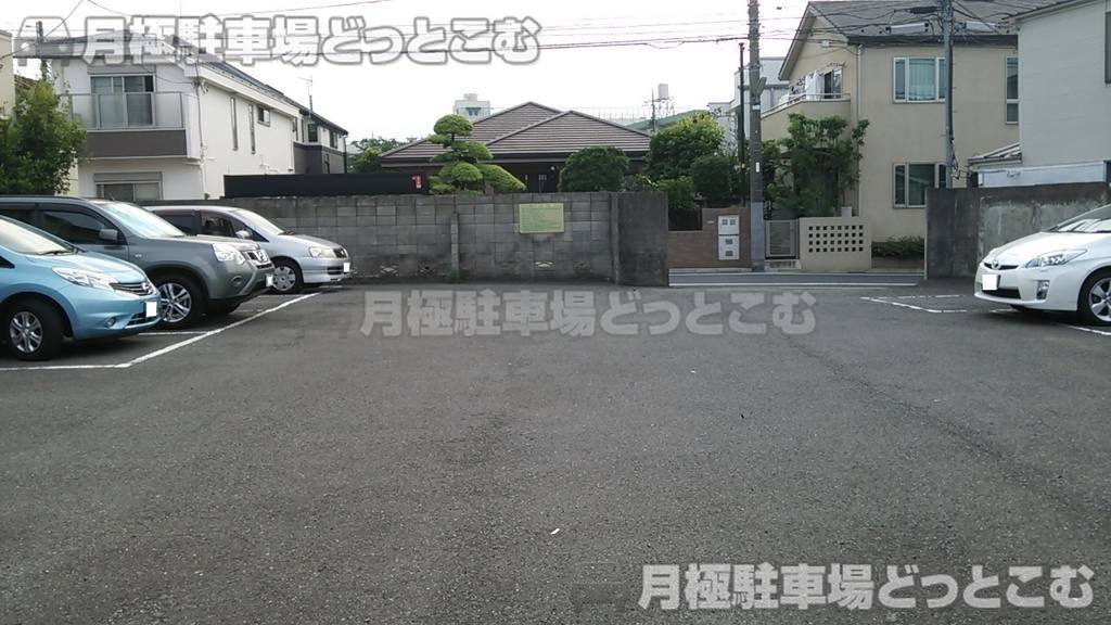 世田谷区駒沢2-57-6の月極駐車場2